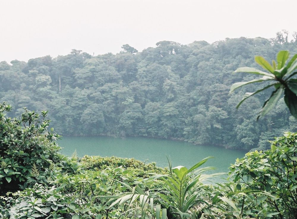 Archivo:Cerro chato crater lake 2.JPG - Wikipedia, la enciclopedia libre