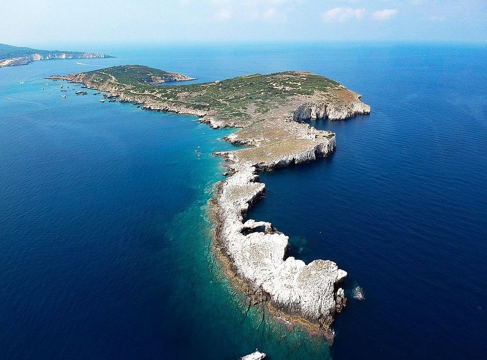 File:Capraia Isole Tremiti.jpg - Wikimedia Commons