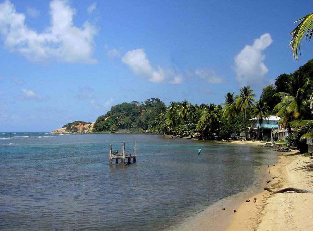File:Calibishie Beach (Dominica).jpg - Wikimedia Commons