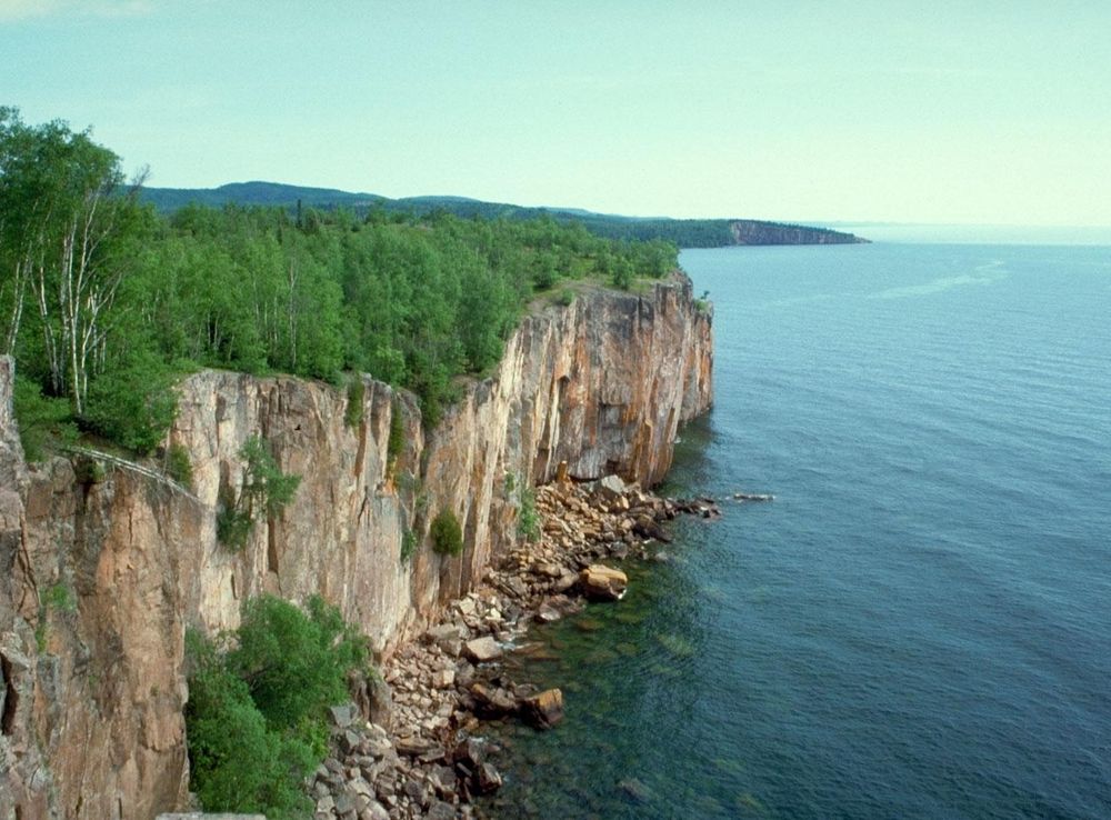File:Lake Superior North Shore(v2).jpg - Wikipedia