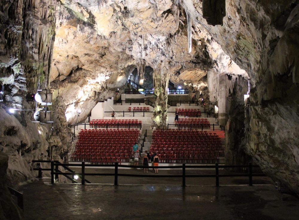 File:Auditorium in St Michael's Cave, Gibraltar.JPG - Wikimedia Commons