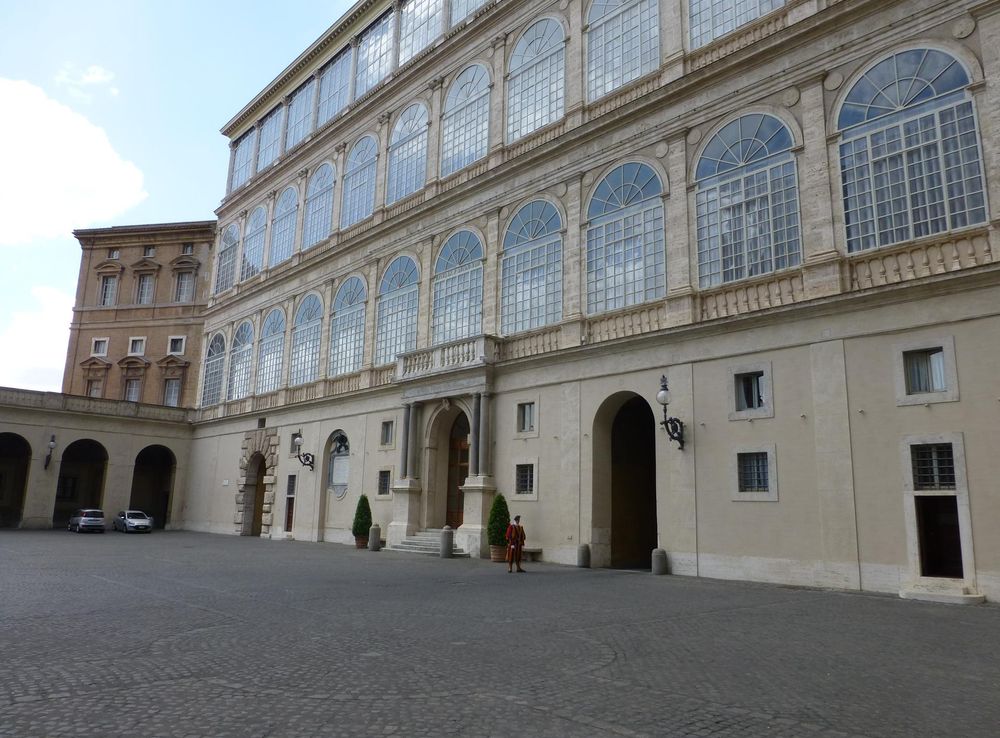 File:Apostolic Palace Facade2.JPG - Wikimedia Commons