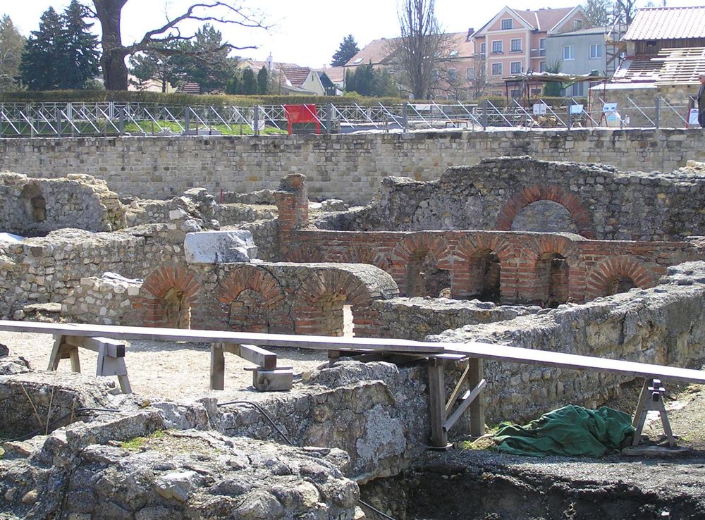 File:Carnuntum Public Bath.jpg - Wikimedia Commons