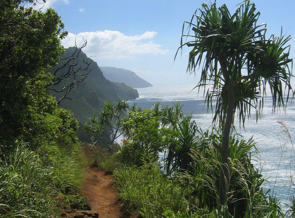File:Kalalau Trail 2004-08-22.JPG - Wikimedia Commons
