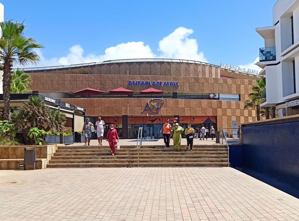 File:AnfaPlace Mall façade arrière.jpg - Wikimedia Commons
