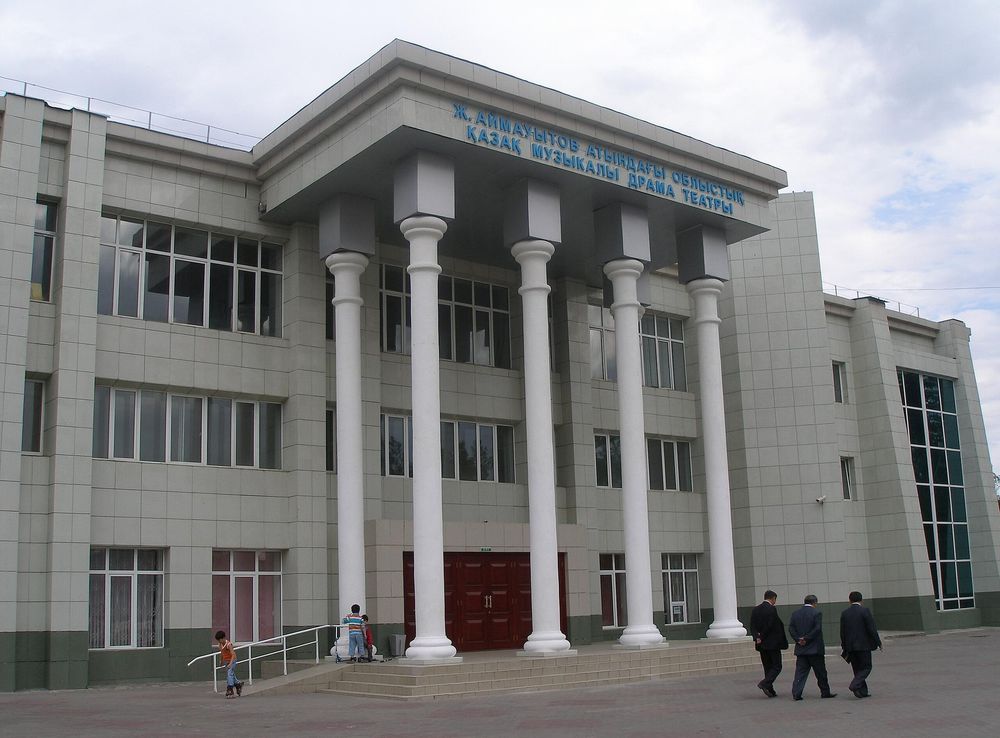 Файл:Pavlodar Theatre Ayimautov.JPG — Википедия