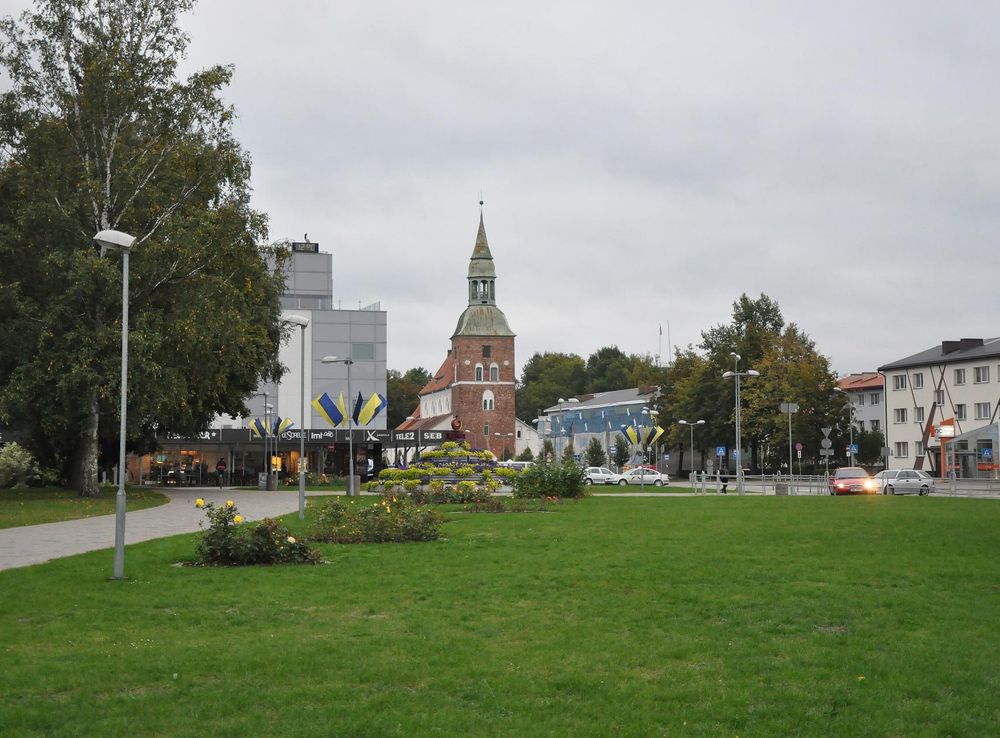 File:Valmieras Svētā Sīmaņa luterāņu baznīca, Valmiera, Latvija - panoramio  (1).jpg - Wikimedia Commons