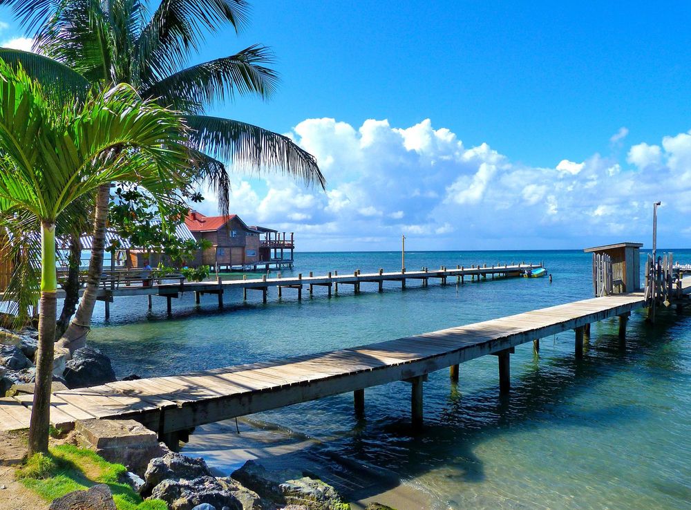 Free Images : beach, sea, coast, ocean, walkway, vacation, swimming pool,  lagoon, bay, island, tourism, leisure, resort, estate, caribbean, tropics,  honduras, arecales, roantan 2362x1772 - - 1150406 - Free stock photos -  PxHere