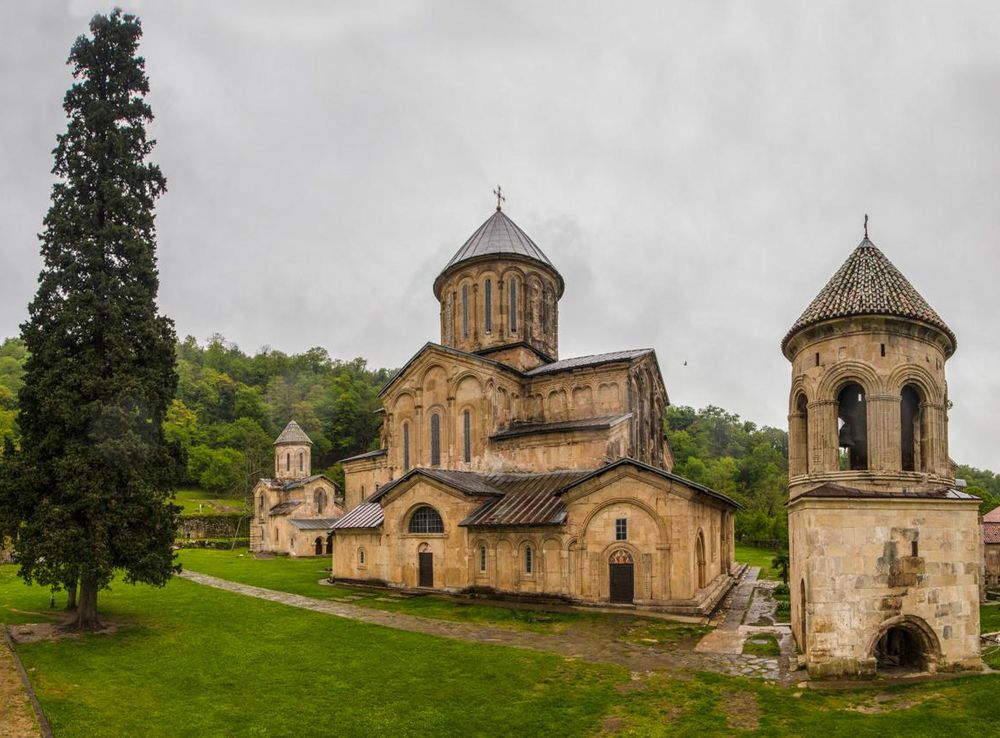 File:Gelati Monastery 1.jpg - Wikimedia Commons