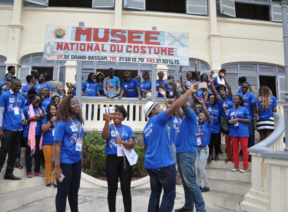 File:Visite au Musée des Costumes de Grand Bassam.JPG - Wikimedia Commons