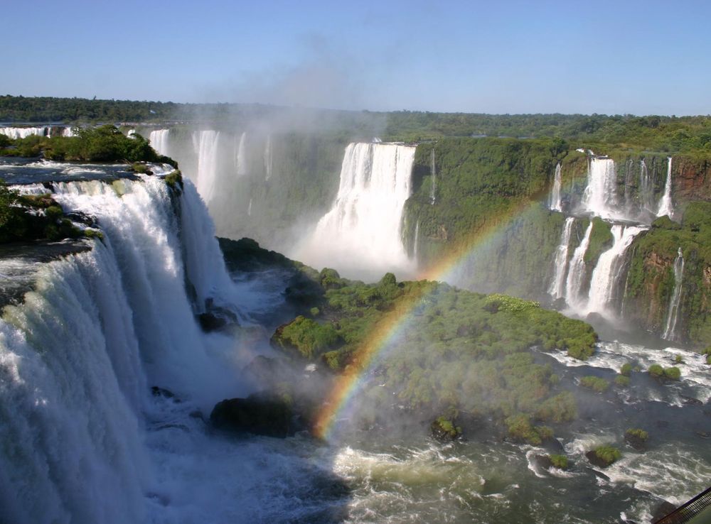 File:Iguassu falls rainbow.jpg - Wikimedia Commons