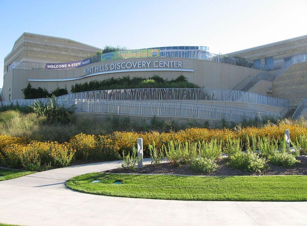 Archivo:Flint Hills Discovery Center.JPG - Wikipedia, la enciclopedia libre