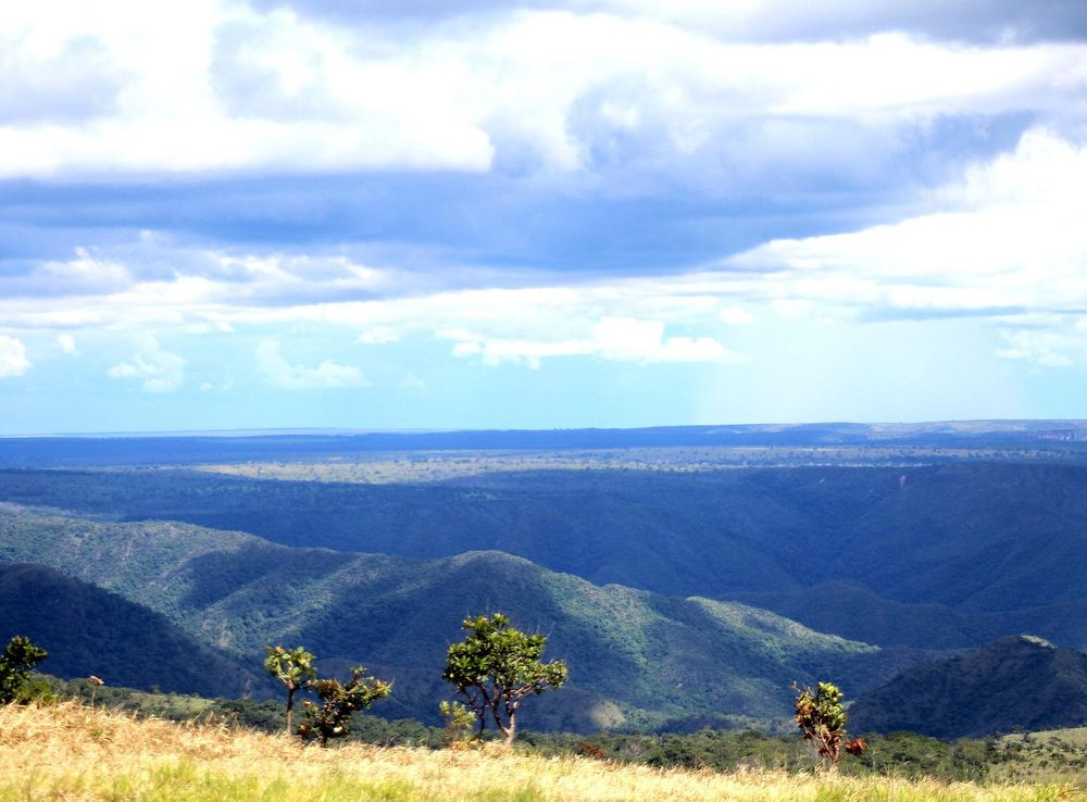 Ficheiro:Mirante do centro geodésico da chapada dos Guimarães.jpg –  Wikipédia, a enciclopédia livre