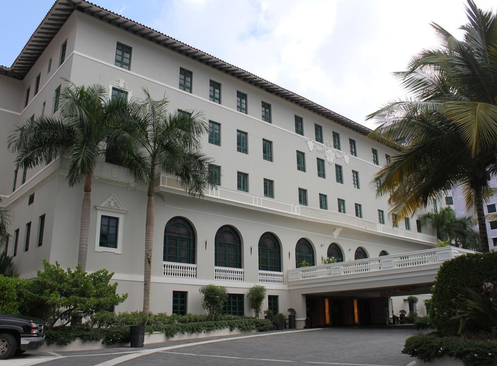 File:Condado Vanderbilt Hotel From Driveway.JPG - Wikimedia Commons