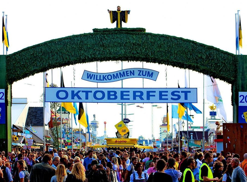 File:Haupteingang Oktoberfest 2012.JPG - Wikimedia Commons