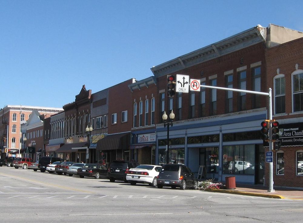File:Mount pleasant iowa.jpg - Wikimedia Commons