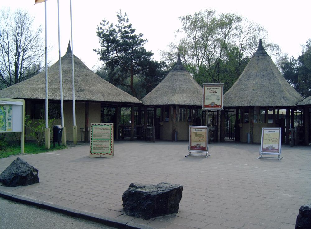 File:Entrance Safaripark Beekse Bergen Netherlands.JPG - Wikimedia Commons