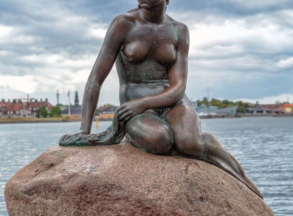 File:Copenhagen - the little mermaid statue - 2013.jpg - Wikipedia