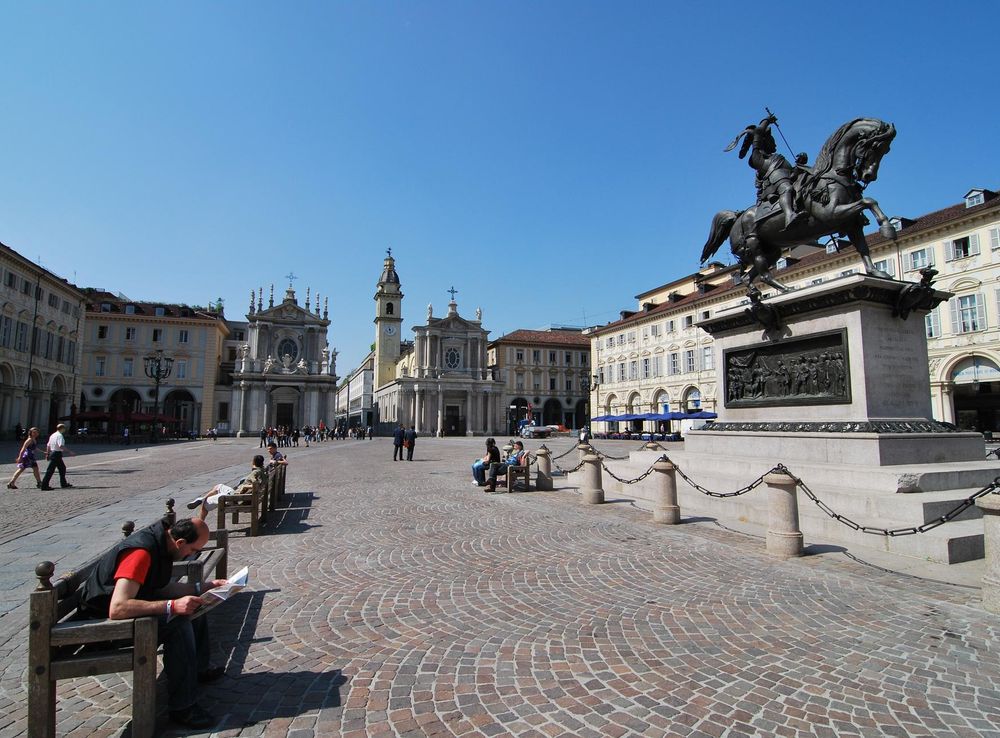 File:Turin piazza san carlo 2009.JPG - Wikipedia