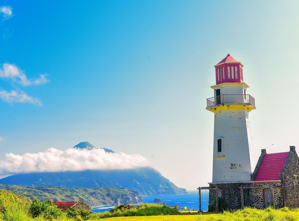 File:KIRKAMON TAYID LIGHTHOUSE, MAHATAO BATANES.jpg - Wikimedia Commons