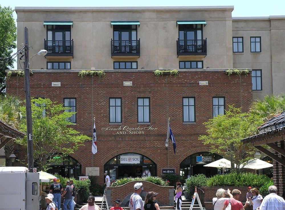 File:French Quarter Inn and Shops from Market St in Charleston, SC.JPG -  Wikimedia Commons