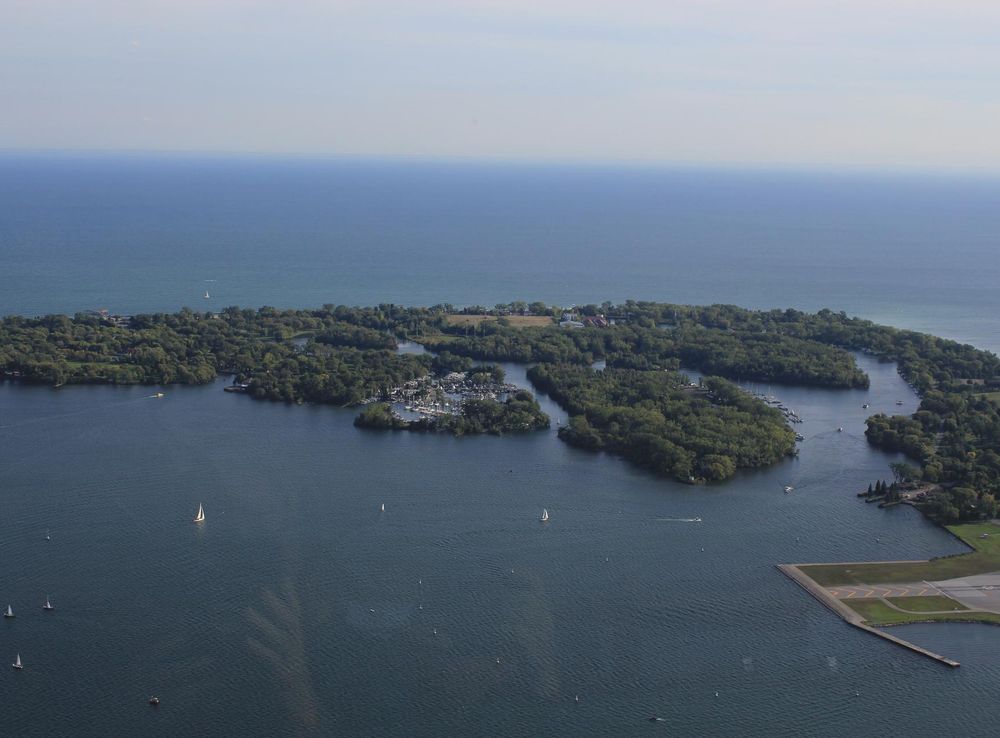 File:Views from the CN Tower Laslovarga (21).JPG - Wikimedia Commons