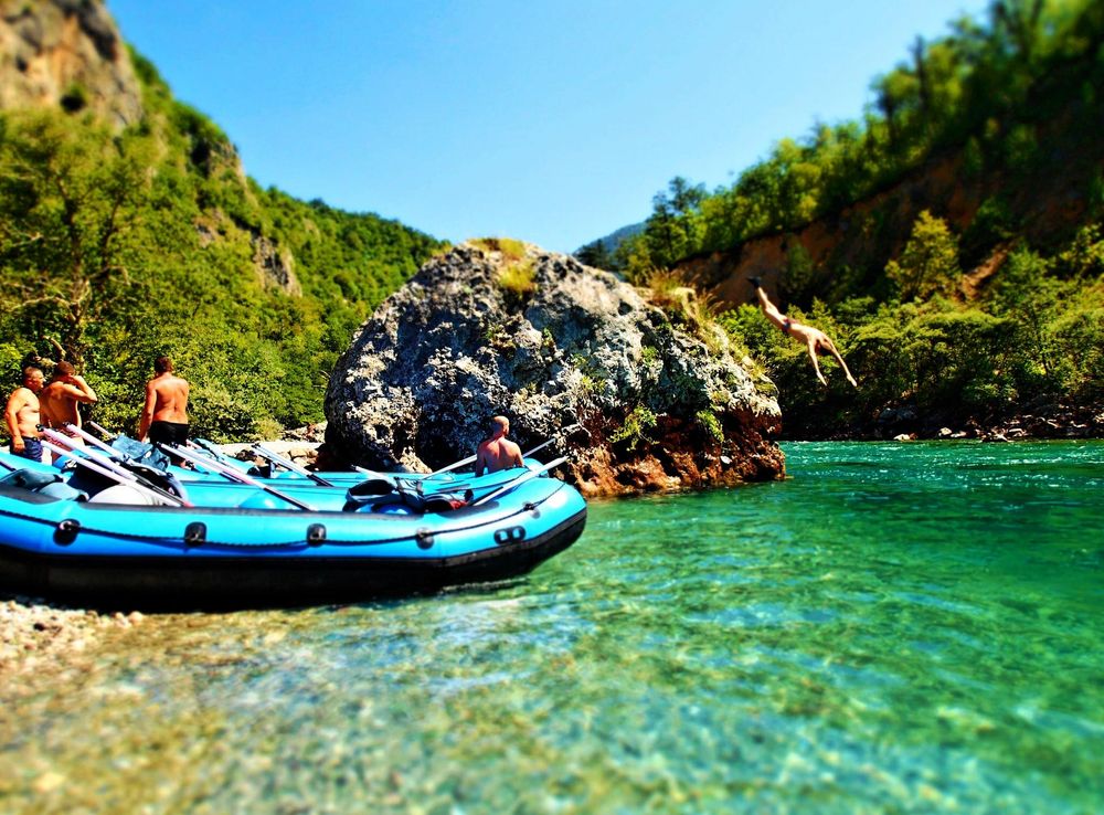 File:Diving and rafting on Tara River Canyon, Montenegro-Bosnia border  (15079927371).jpg - Wikimedia Commons