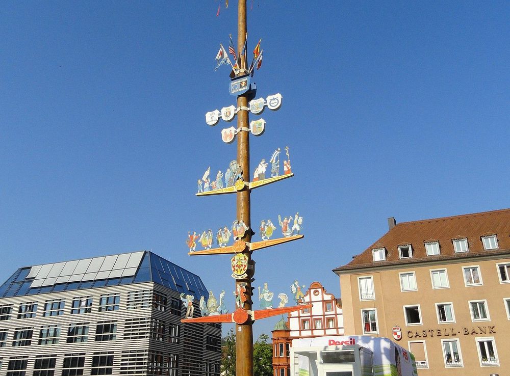 File:Pole - Market Square in Würzburg - DSC02952.JPG - Wikimedia Commons