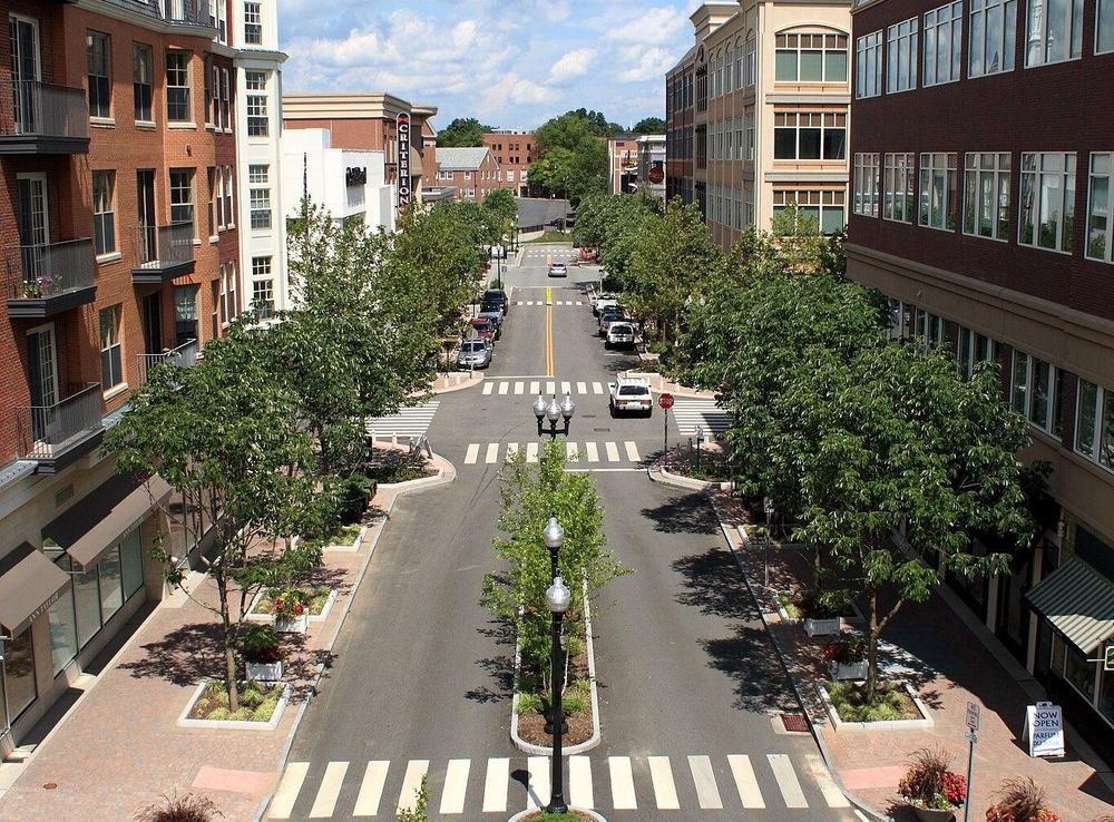 File:Blue Back Square in West Hartford, Connecticut, August 10, 2008.jpg -  Wikimedia Commons