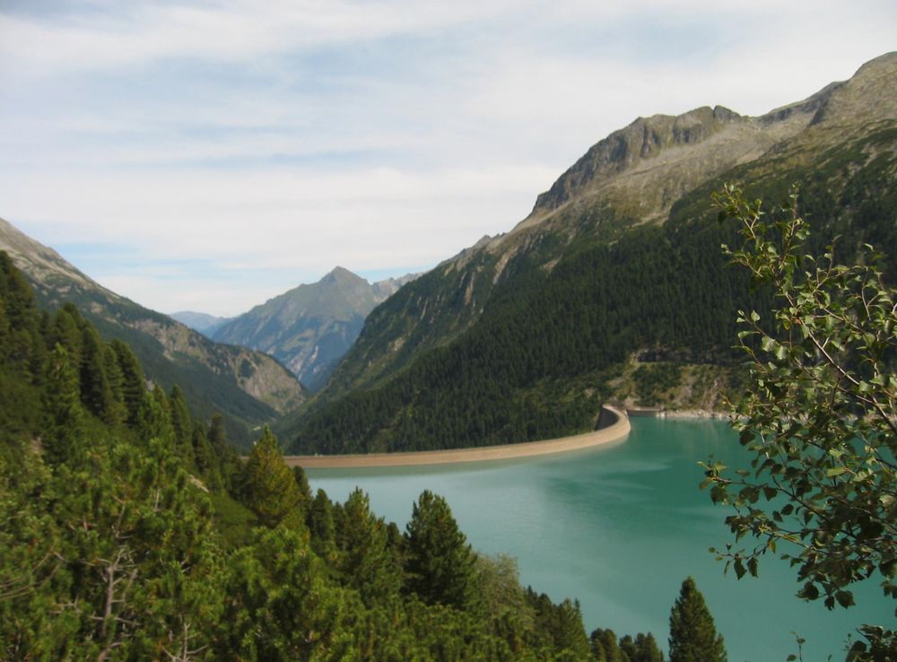 File:Schlegeisspeicher dam.jpg - Wikimedia Commons