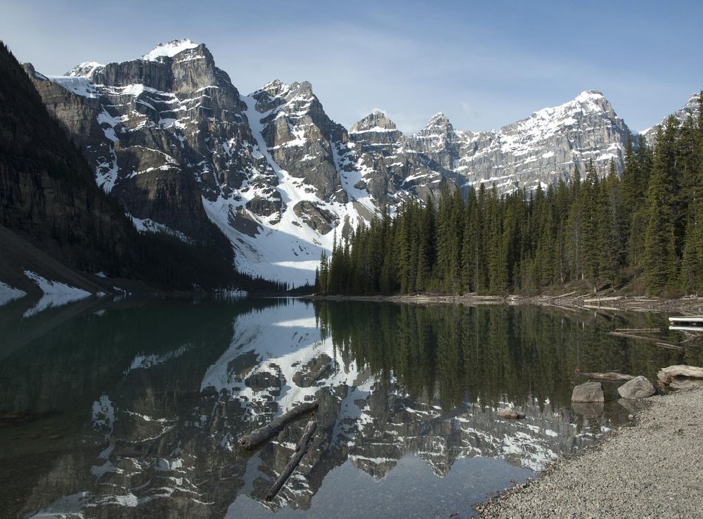 File:Moraine Lake Reflection.jpg - Wikimedia Commons