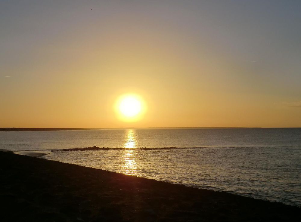 Free Images : sunset, north sea, beach, horizon, sky, sun, sunrise, calm,  ocean, shore, morning, afterglow, sunlight, evening, water, coast, dawn,  wave 4000x2656 - Elsemargriet - 1421649 - Free stock photos - PxHere