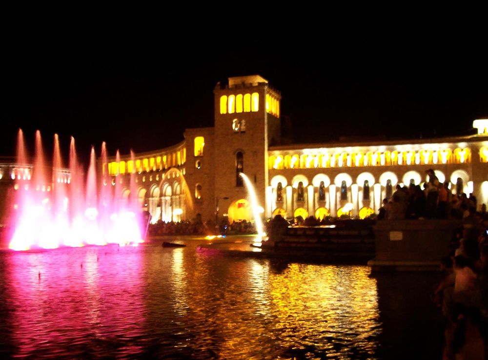 File:Republic Square of Yerevan, the singing fountains.jpg - Wikipedia