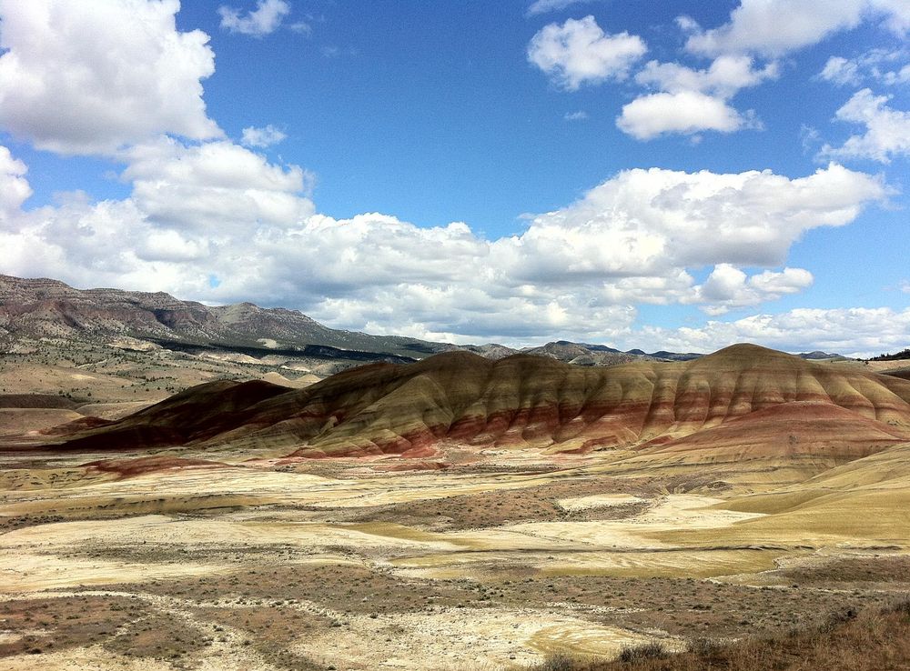 File:Painted hills, oregon.jpeg - Wikimedia Commons