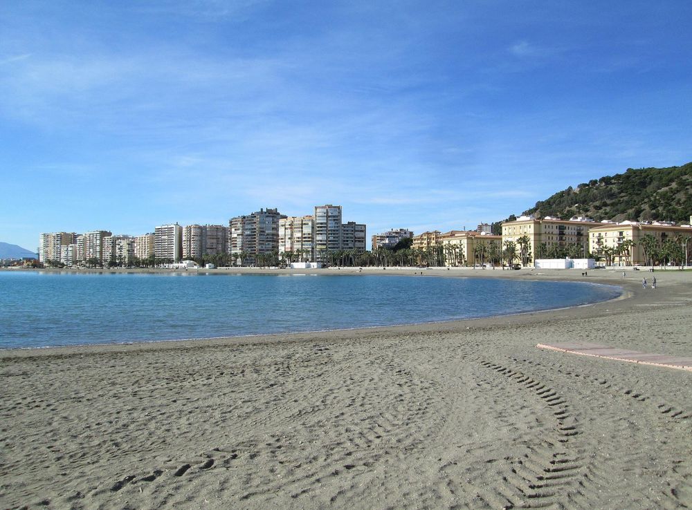 File:Playa de la Malagueta 02.JPG - Wikimedia Commons