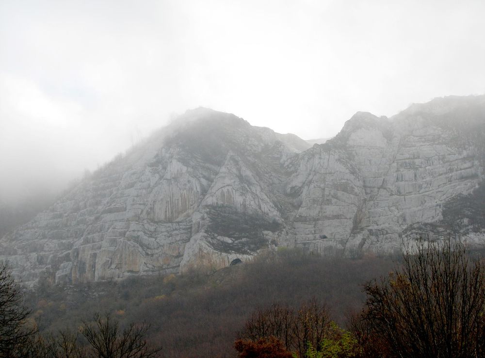 File:Bél-kő in fog.jpg - Wikimedia Commons