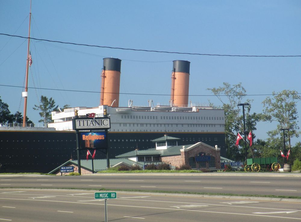 File:Titanic model in Pigeon Forge, TN IMG 5058.JPG - Wikimedia Commons