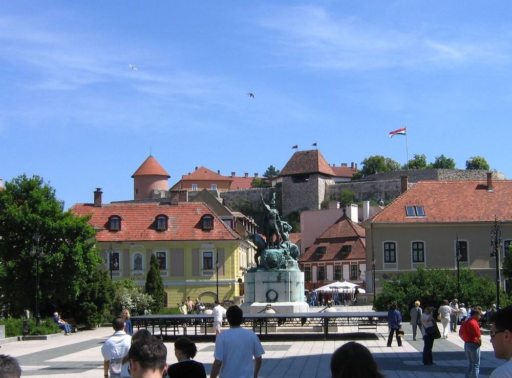 File:IMG 0449 - Hungary, Eger - Dobó Square.JPG - Wikimedia Commons