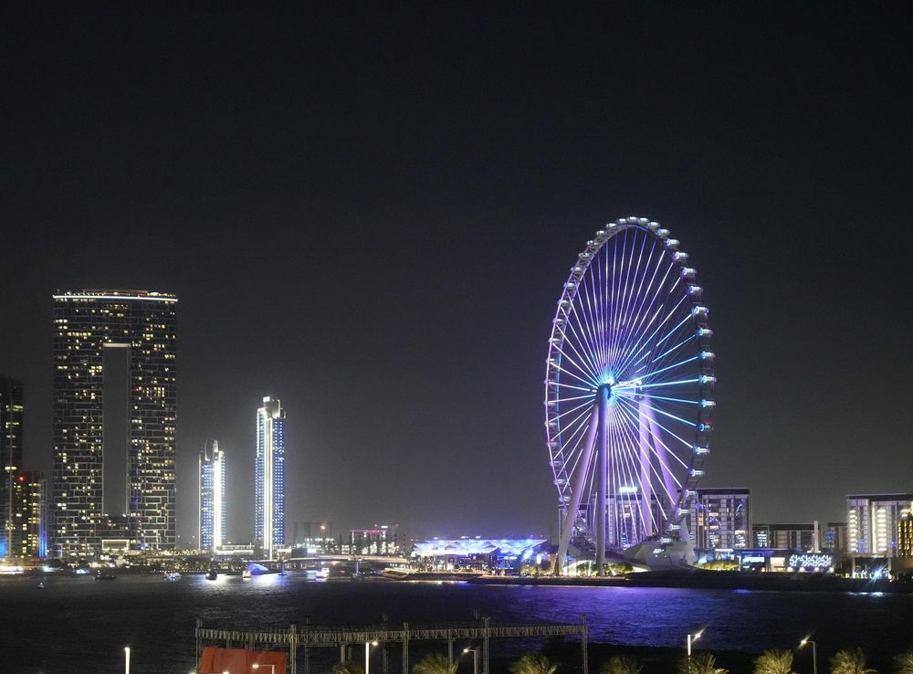 File:Ain Dubai, night time light show of the ferris wheel located in Dubai,  United Arab Emirates.jpg - Wikimedia Commons