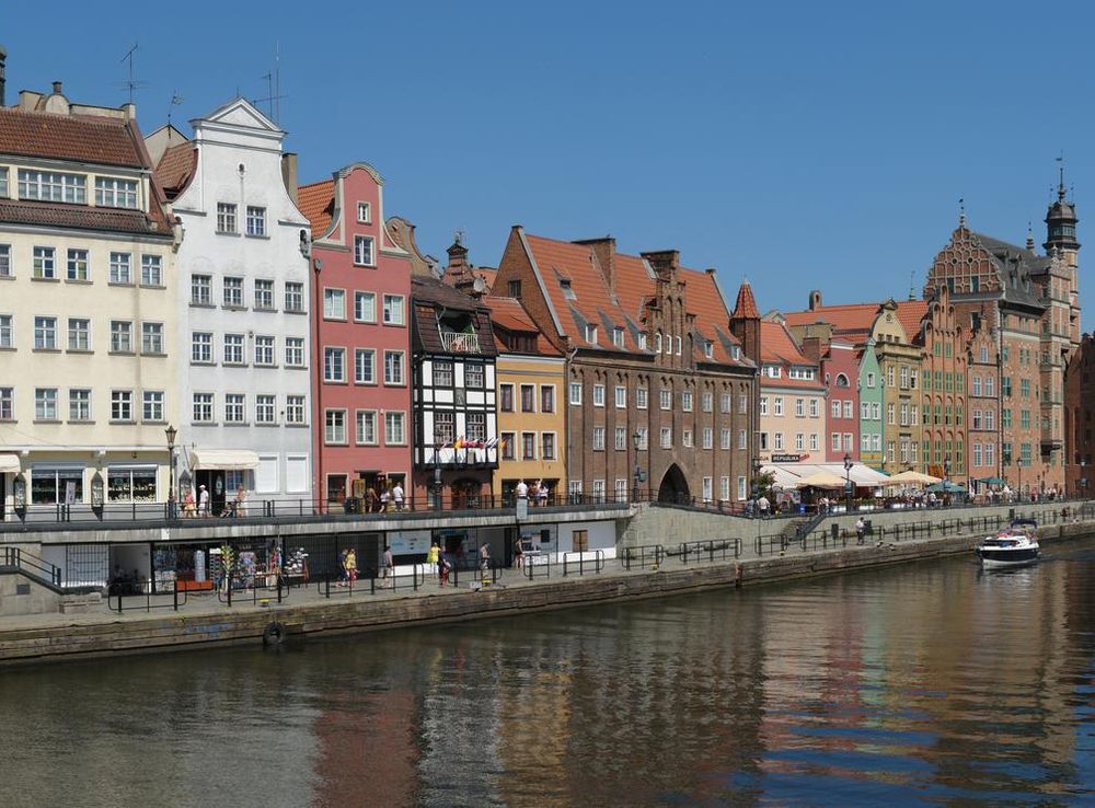 File:Gdańsk Główne Miasto - Długie Pobrzeże (2010).jpg - Wikimedia Commons