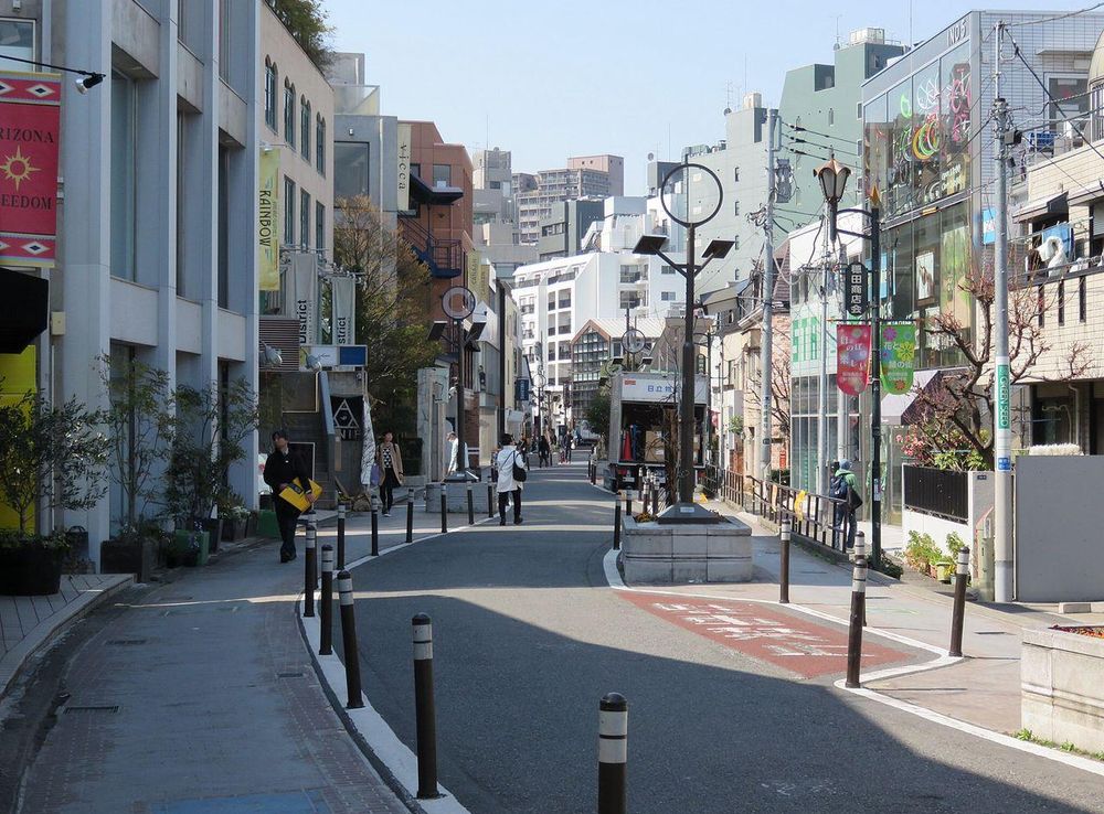 File:Cat Street, Ura Harajuku 1.jpg - Wikipedia