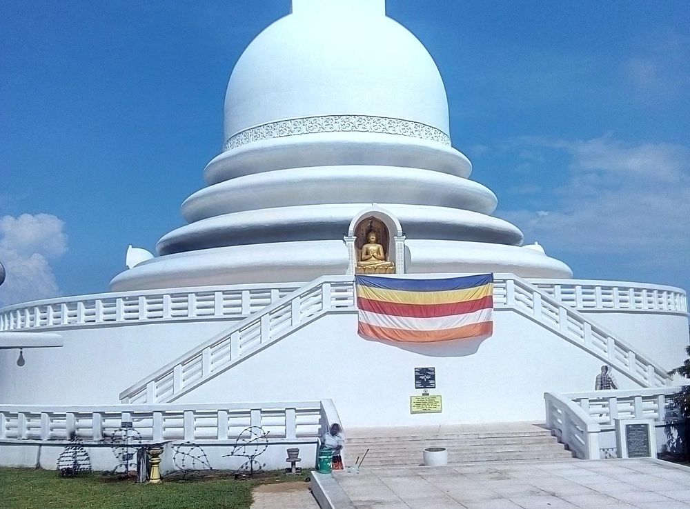 File:Japanese Peace Pagoda Rumassala.jpg - Wikipedia