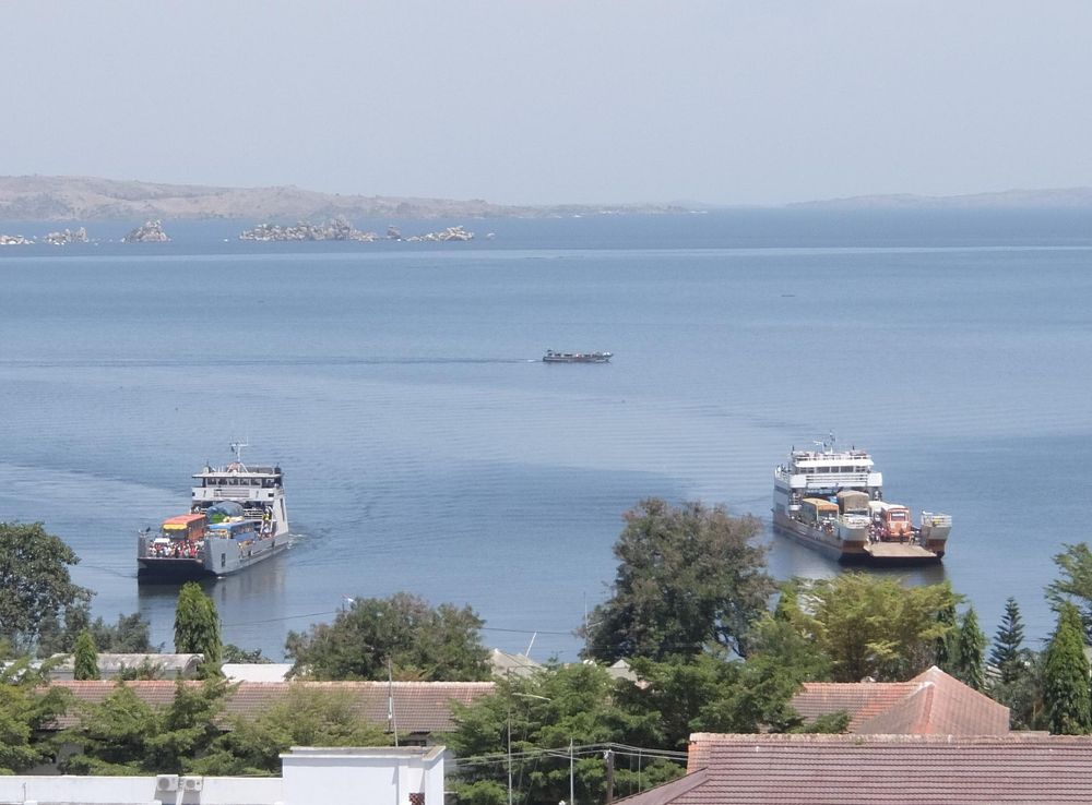File:Kamanga Ferry.JPG - Wikimedia Commons