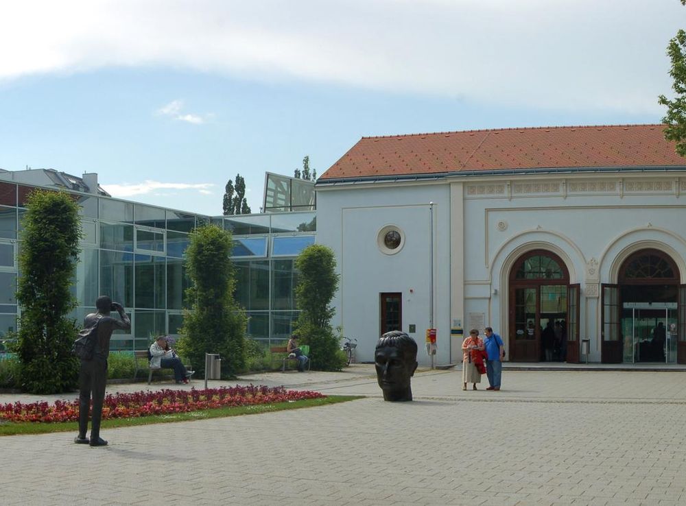 File:Baden bei Wien Roemertherme.JPG - Wikimedia Commons