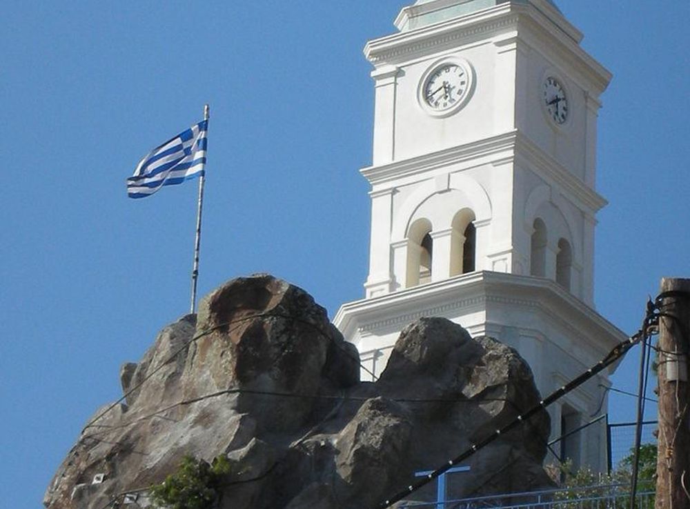 File:Clock tower in Poros.jpg - Wikimedia Commons