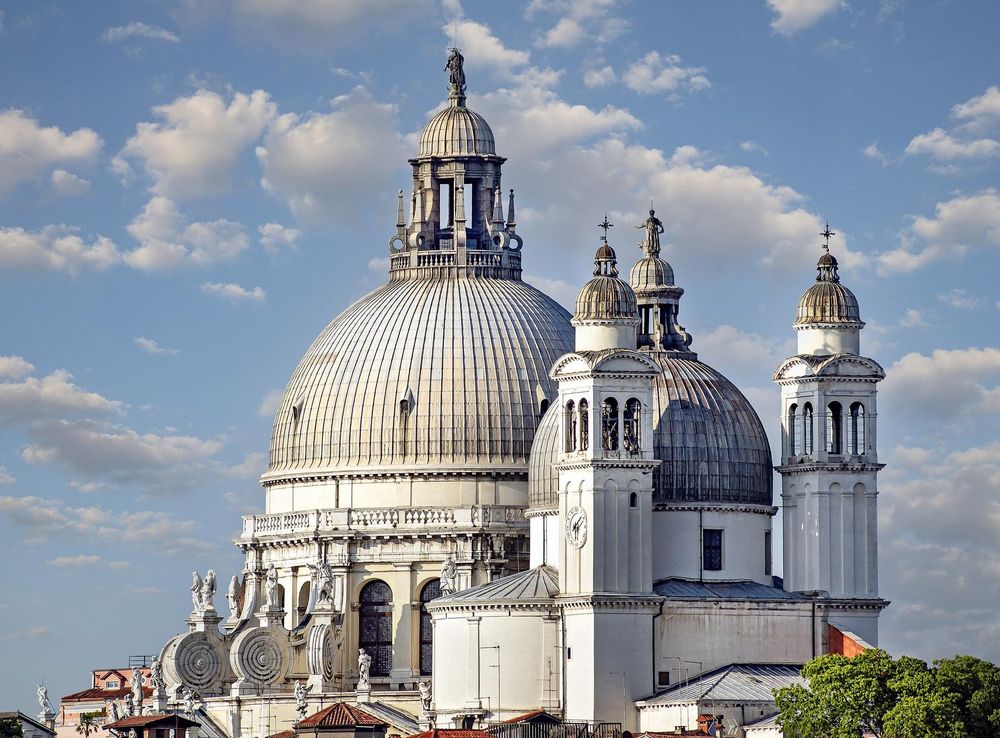 File:(Venice) - Santa Maria della Salute - Le due cupole e i due  campanili.jpg - Wikipedia