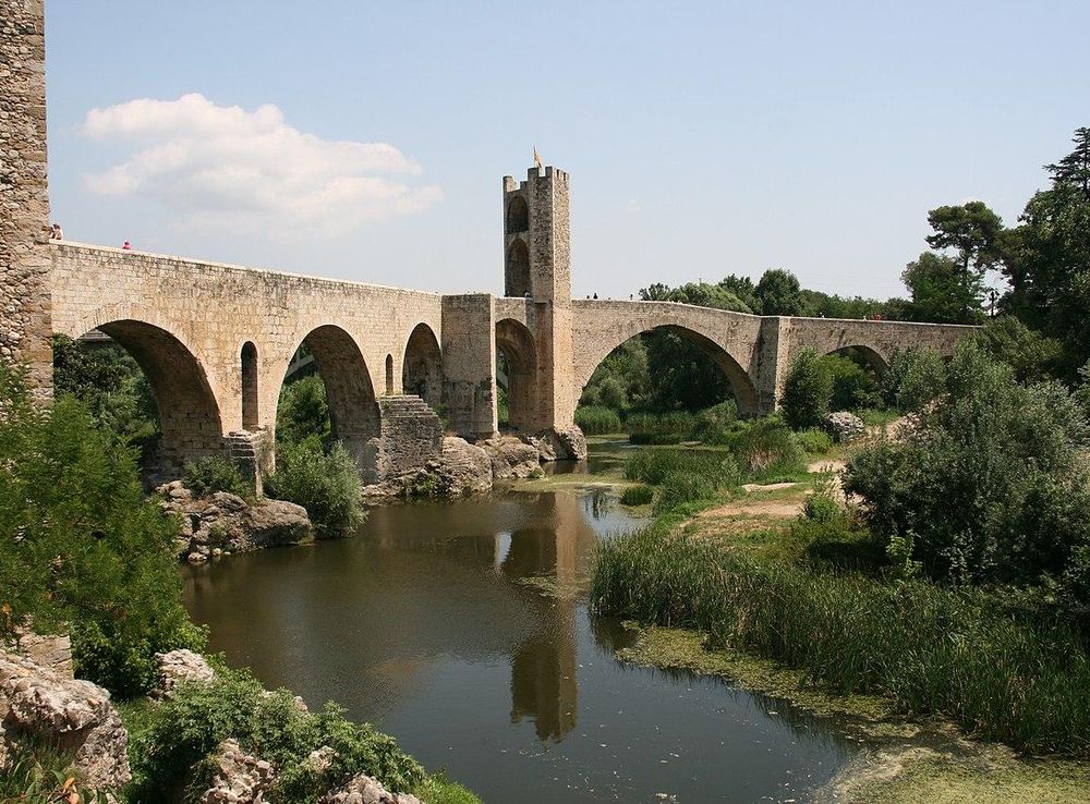 Archivo:Pont Medieval de Besalú.jpg - Wikipedia, la enciclopedia libre