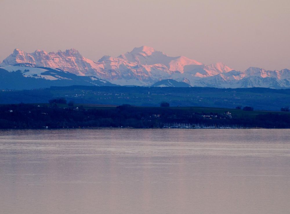 File:Lac de Neuchâtel 5.JPG - Wikimedia Commons