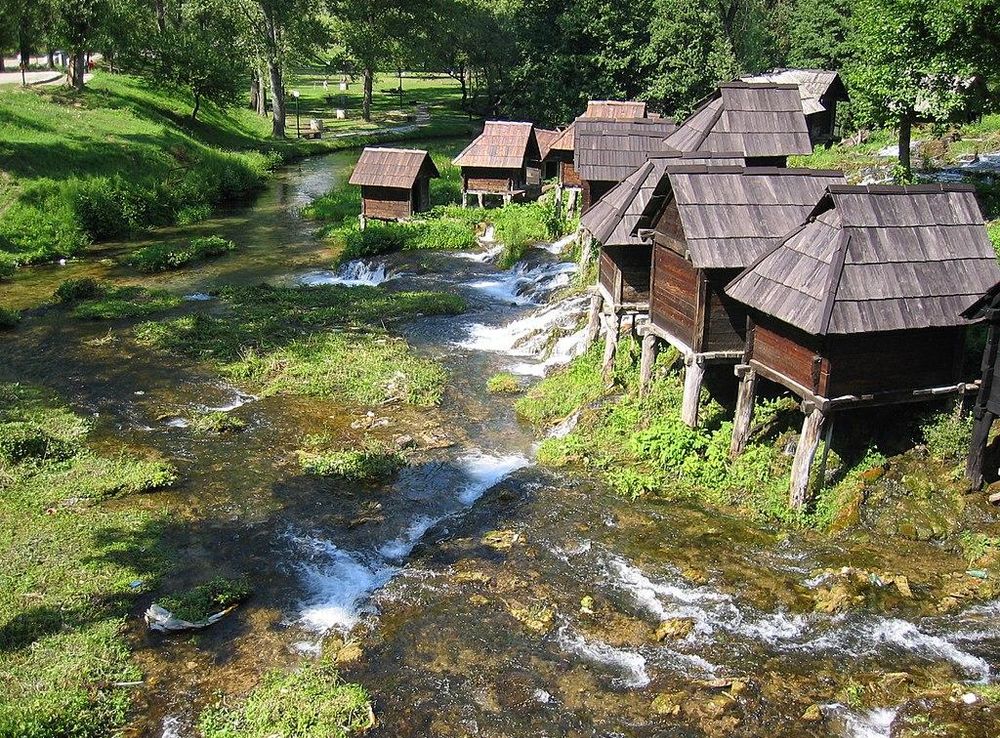 File:Watermills Pliva Jajce Bosnia.JPG - Wikimedia Commons