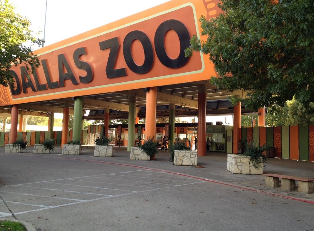 File:DallasZooEntrance.jpg - Wikimedia Commons